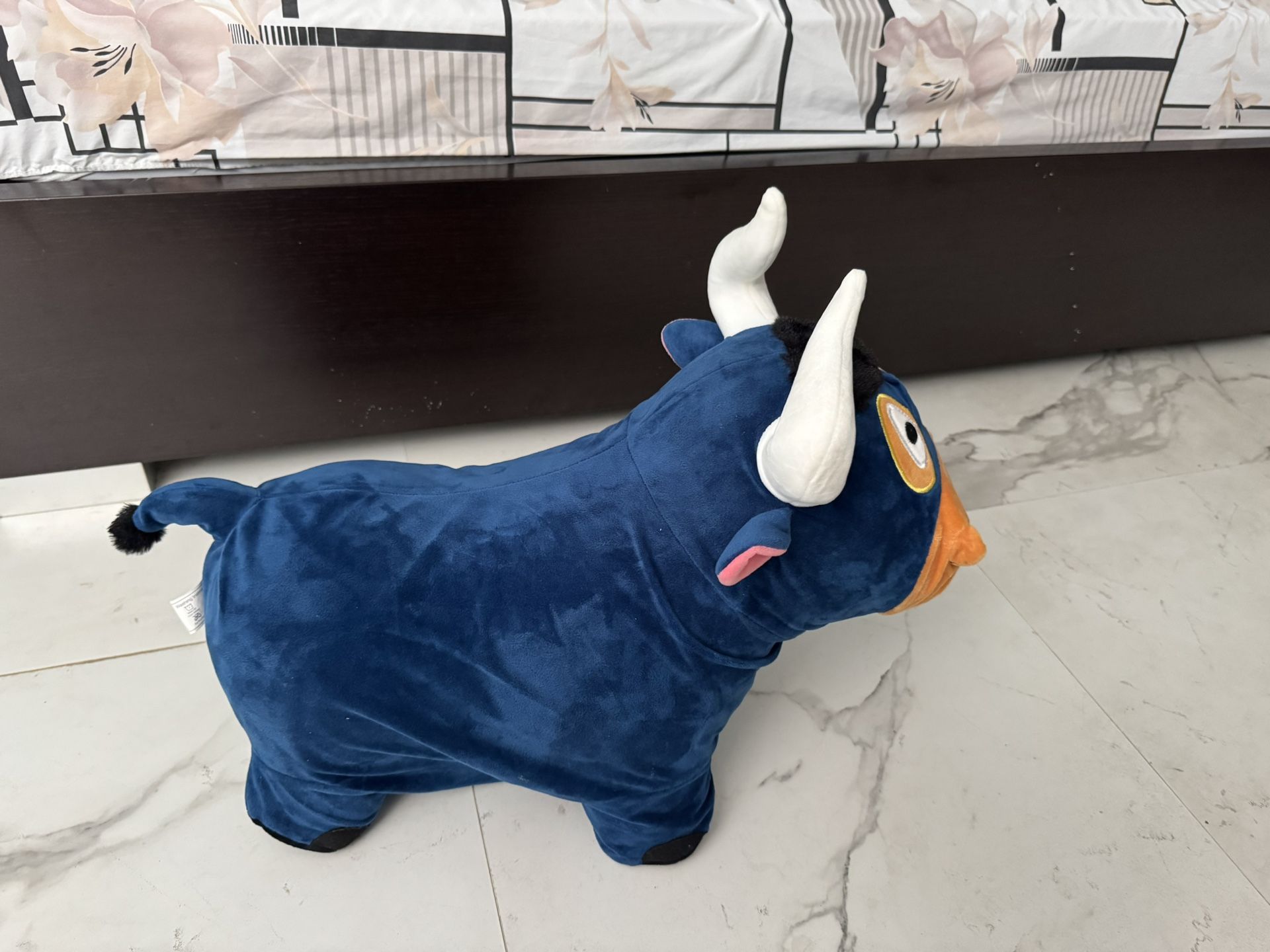 Bouncing hopping bull for indoor outdoor 