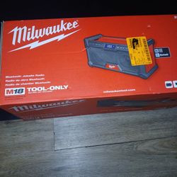 Milwaukee
M18 18V Lithium-Ion Cordless Jobsite Radio