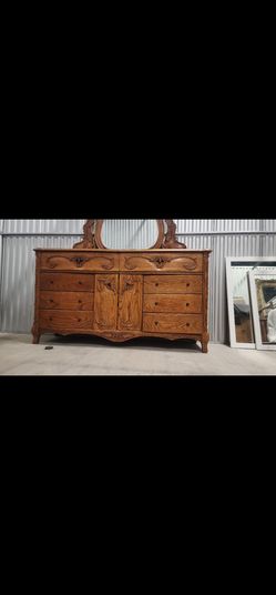 King  Size bedroom set    solid wood  oak