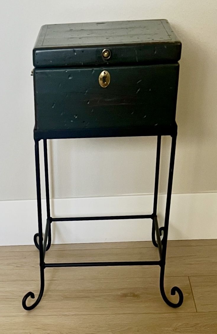 Box On Stand