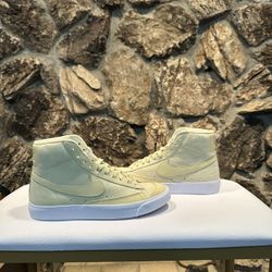 Nike Woman’s Blazer Mid Brand New Never Worn Size 9