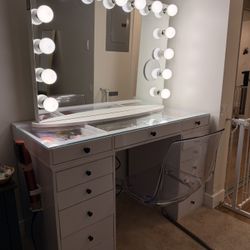 Vanity Table + Hollywood Premiere Plus Vanity Mirror
