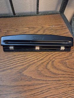 3-hole paper punch