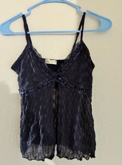 Navy blue lace cami top with ruffled trim 💋
