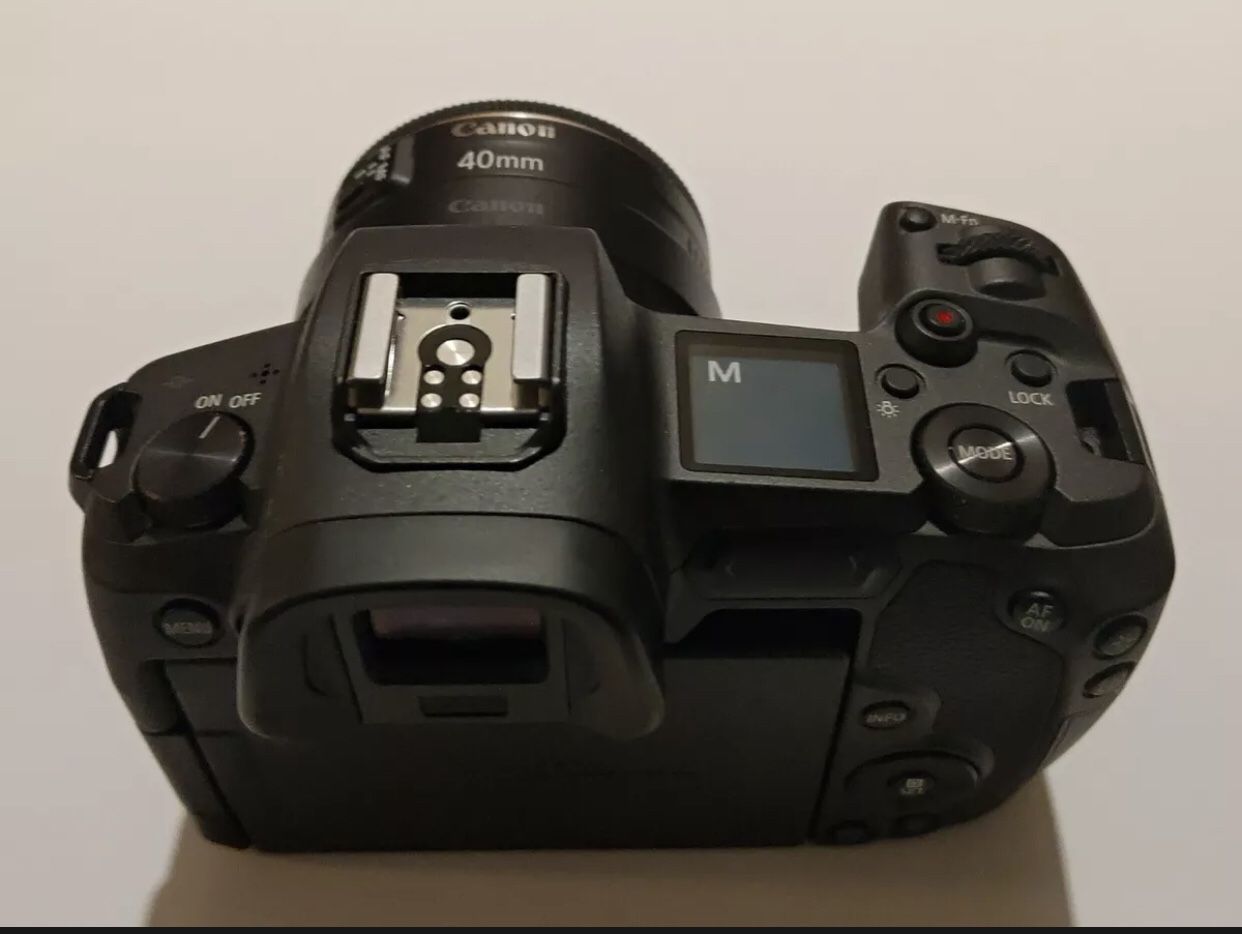 Canon EOS R 30.3MP Digital Camera Body - Extra Battery -Low shutter count -NMint, The Camera Is In Good Condition ,Selling It Because Of An Emergency