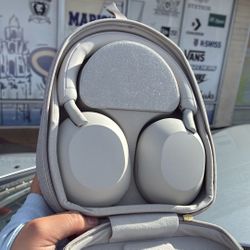 Sony WH-1000XM5 + FREE Echo Dot 4th Gen 