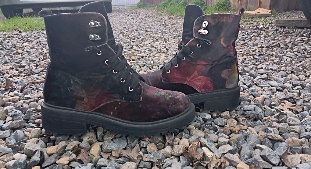 Steve Madden Velvet Combat Boot (Size 7 W)