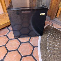 Magic Chef Mini Fridge 