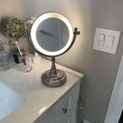 Light Up Vanity Mirror- Dual Sided