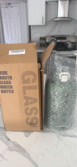 84 oz wide-mouth glass water bottle