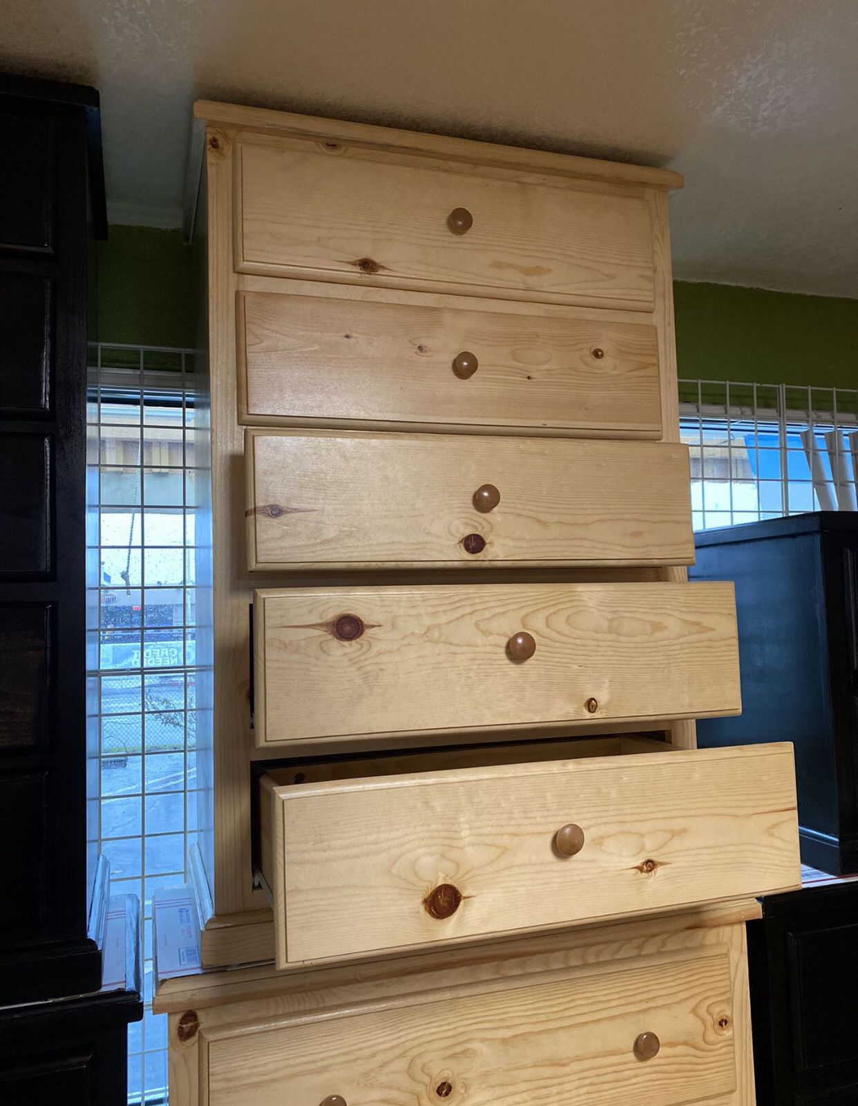New Pinewood 5 Drawer Dressers 