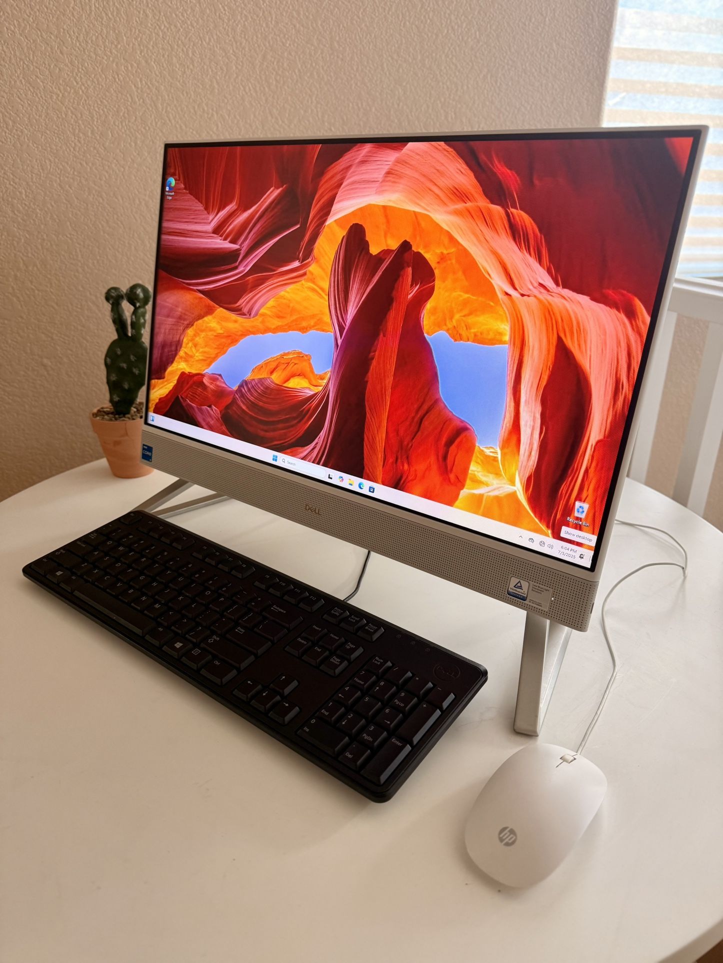 Desktop Touchscreen Dell Inspiron 24” 5410 All-in-One - i5-1235U - 12GB - 1TB SSD