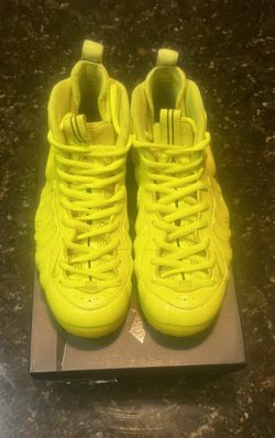 Nike Air Foamposite Pro Volt 12/22/21