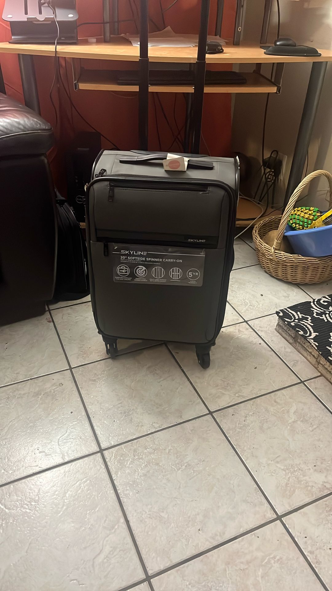 22 Inches Carry On Skyline Luggage