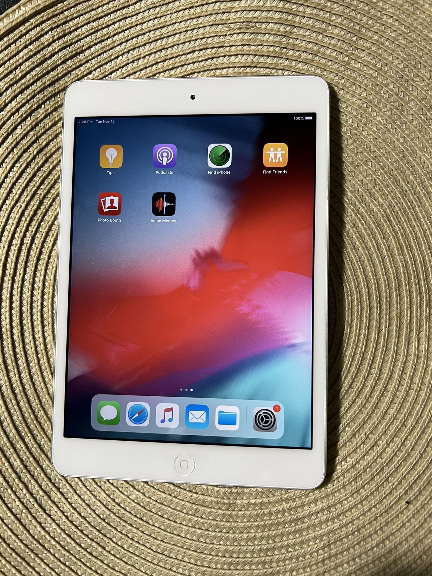 Apple iPad Mini 2nd Generation A1489 Silver 32gb with WiFi only