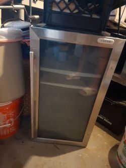 Vissani Beverage mini fridge