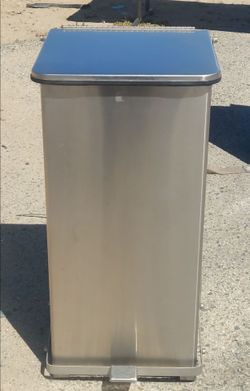 INDUSTRIAL TRASH CAN