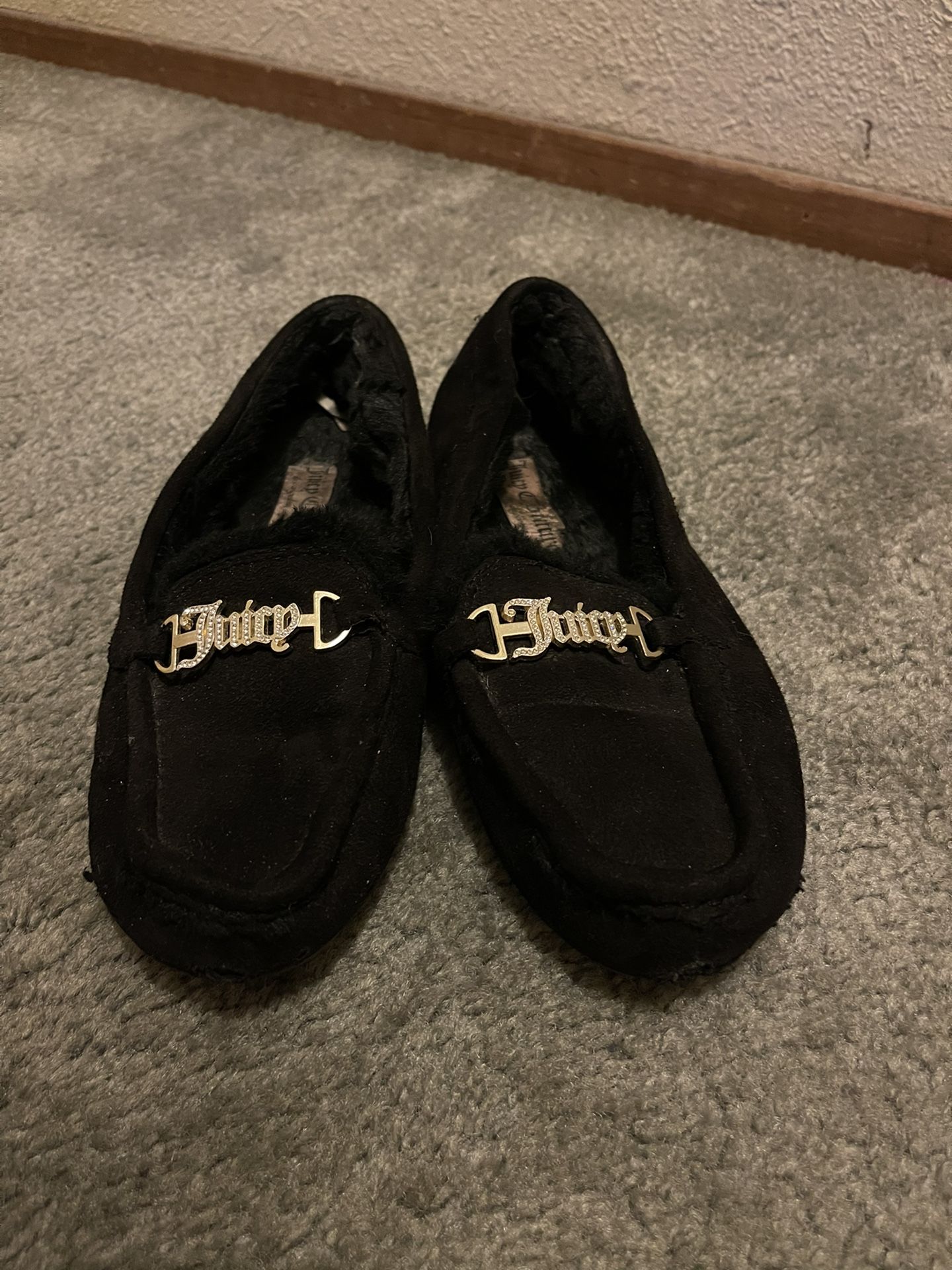 Women’s Suede Juicy Couture Size 9 Slippers 