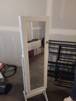 Mirror and jewelry Holder with lock