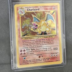 Charizard- Basic (Base Set) Pokémon Card 4/102
