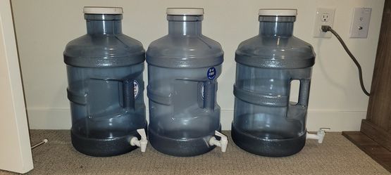BPA FREE 5 GALLON WATER JUGS W/ SPOUT