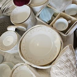 Best Offer Will Be Taken! Noritake Duetto 91 Piece China Set