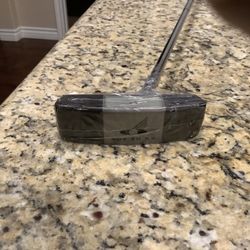 Brand New Dunlop Never Compromise  Blade Putter $60