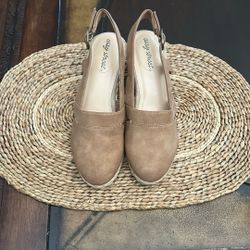 Wedge Sandal Easy Street Beige 