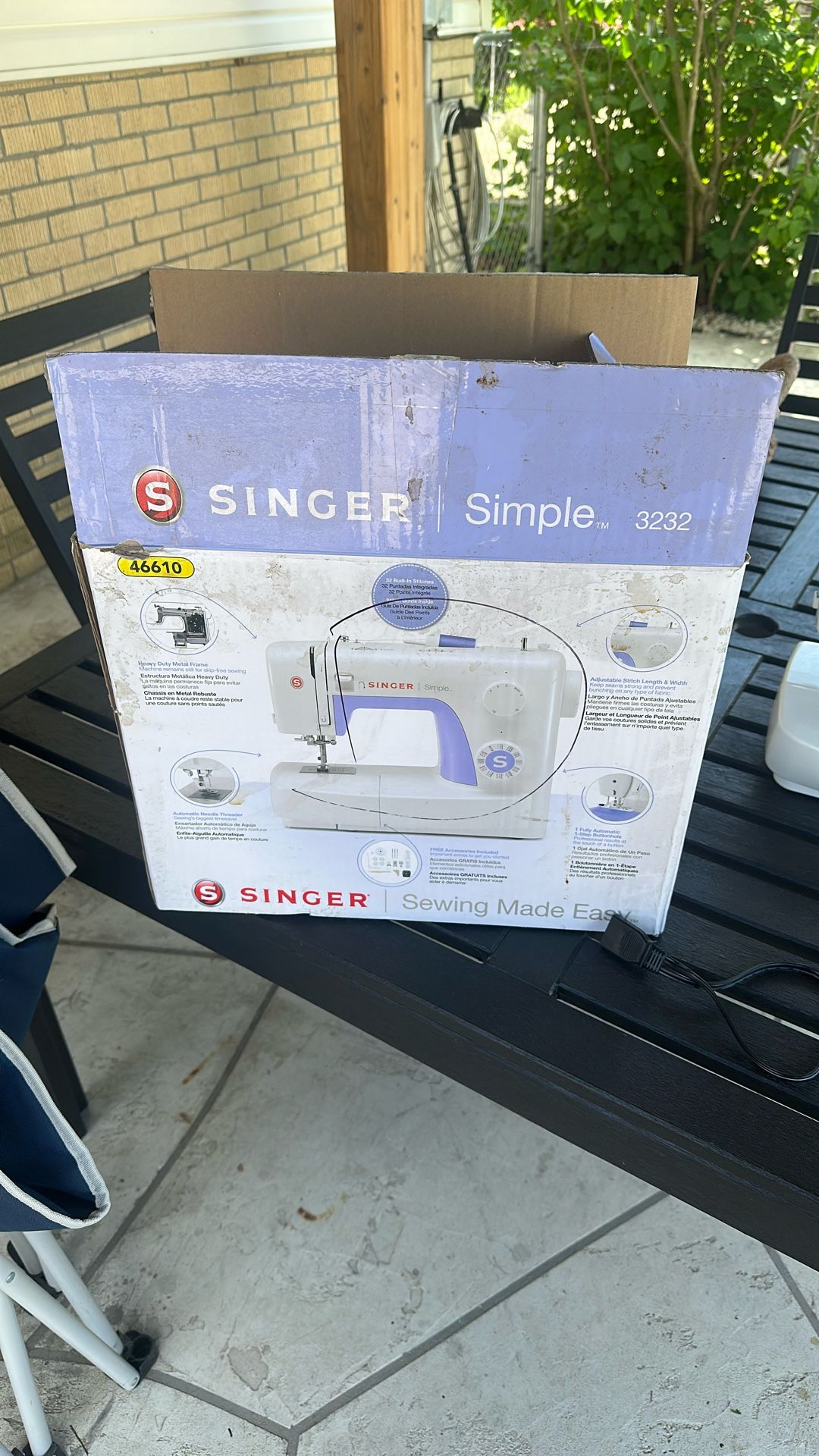 Singer Simple 3233 Sewing Machine 