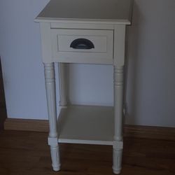 Wood Accent Table / Side Table 