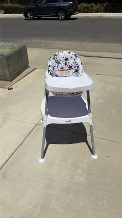 High chair detachable table