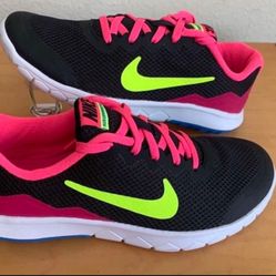 Women’s  Nike Flex Experience Size 5, 5.5, 6.57, 7.5 New In Box