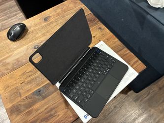 Adesso Keyboard Case for IPad (Magic Keyboard Style)