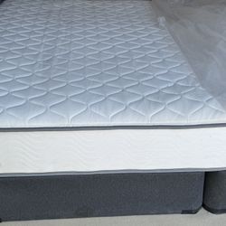USED KING SIZE BEAUTYREST MATTRESS ONLY 