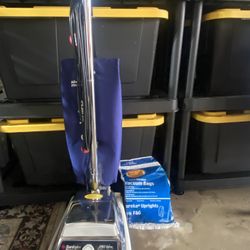 Sanitaire Heavy Duty Commercial Upright Vacuum – 840 Watts
