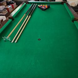 Hard Top Dillard's Table w/ Extras