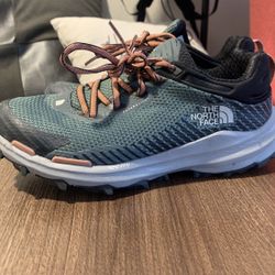 Women’s Northface Athletic Shoe 