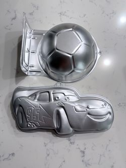 Novelty Aluminum Cake Pans Set of 2