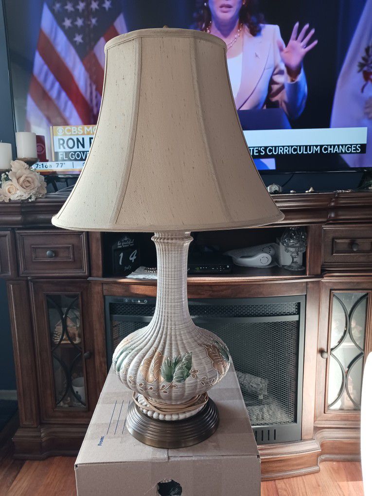  BEAUTIFUL VINTAGE  Mid CENTURY LAMP  Perfect Condition 