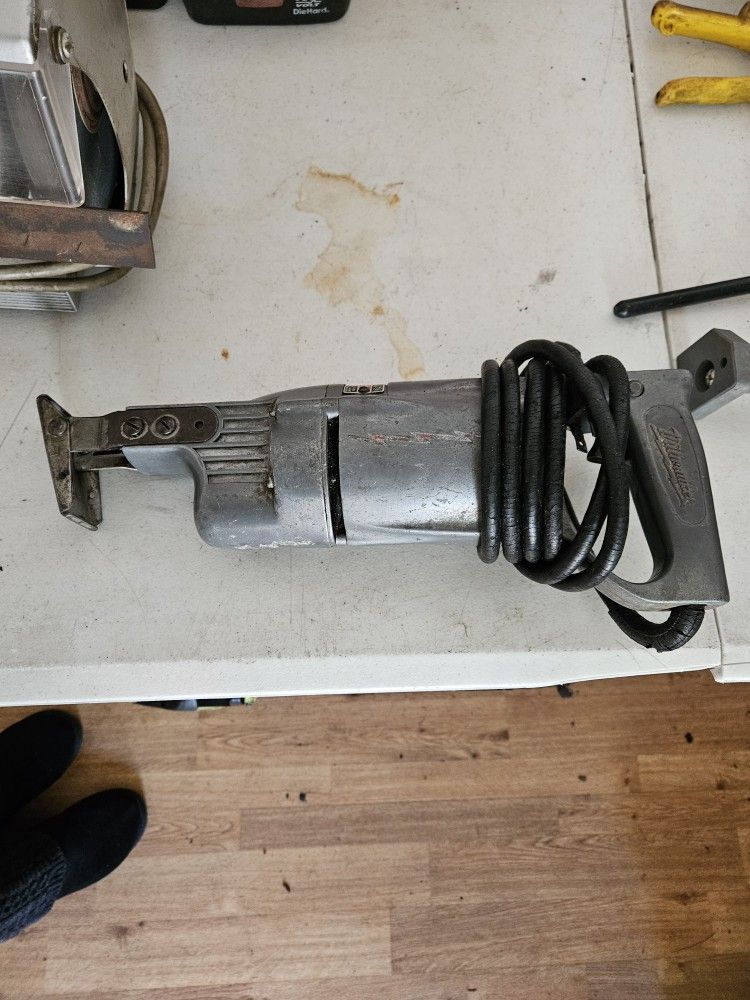 Milwaukee Heavy Duty Sawzall 