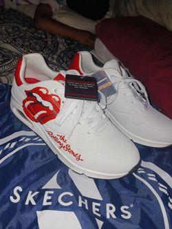 WOMANS BRAND NEW SKETCHERS LIMITED EDITION I LUUUUV THESE BUT TO SM.I LOST OUT ON TIME TO RETURN THEM SZ 9.5 SELL 40 FIRM THIS A STEAL