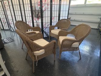 Beautiful Wicker Patio Set – 4 Chairs
