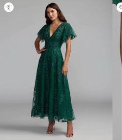 Mac Duggal V-Neck Lace Maxi Gown with Flutter Sleeves - Emerald Green (14 Petite) - Worn Once!