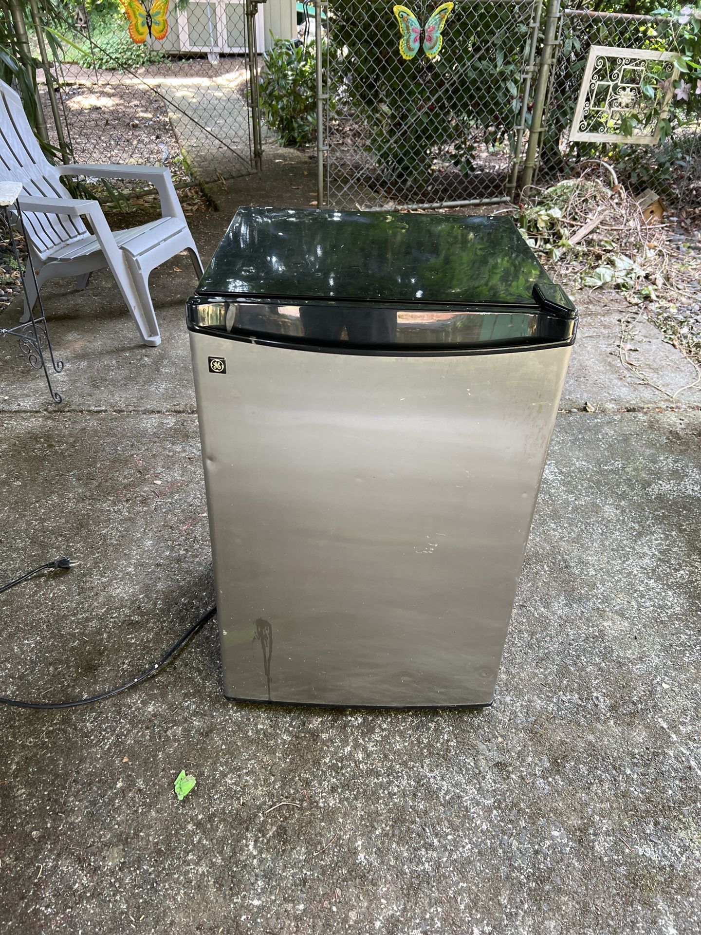 GE Mini Fridge - Stainless Steel - Works Great!