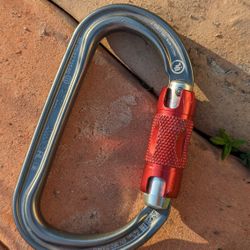 Quick lock Carabiner Rock Climbing Belay 