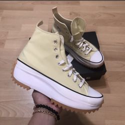 Woman’s Converse Platform Star Hike Size 10/10.5. Available 