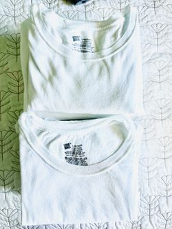 3 XL Hanes T-Shirts