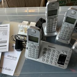 Motorola MD680 (1) and MD60 (3) handsets