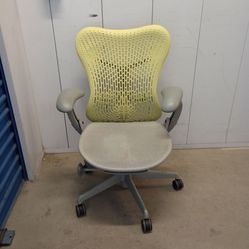 Herman Miller mirra  $ 250 each
