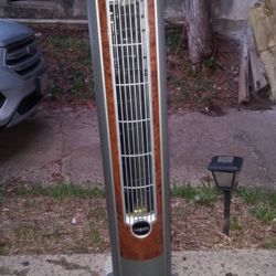 Oscillating Tower Fan With Remote Control WORKS PERFECT 
